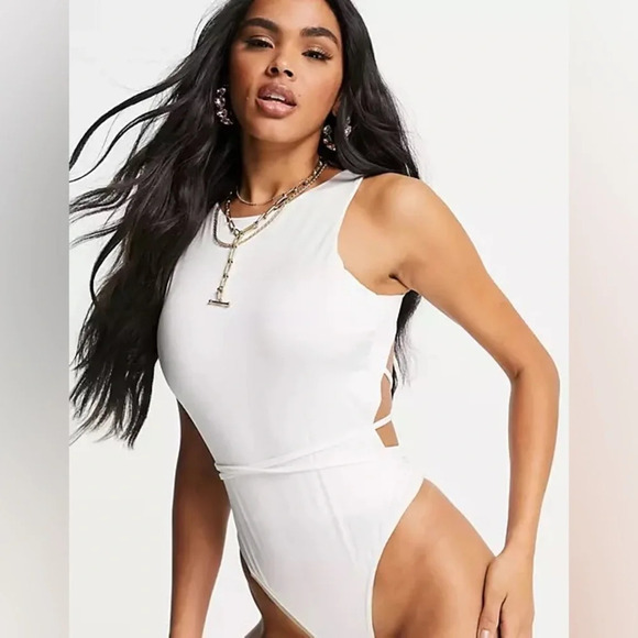 NWT Missguided Backless Racer Neck Bodysuit in Cream​ - Picture 1 of 4